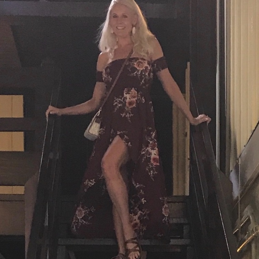 Super flattering Maroon Floral h/l Maxi